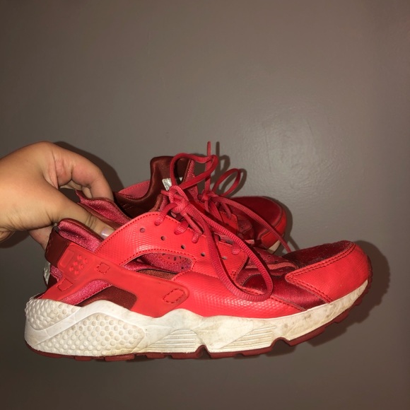 red huaraches 7.5